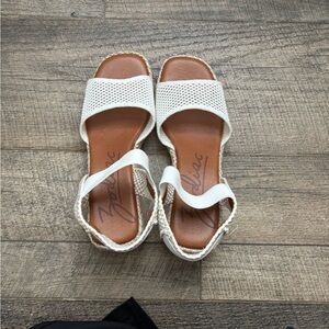 Zodiac Beige Textured Sandals